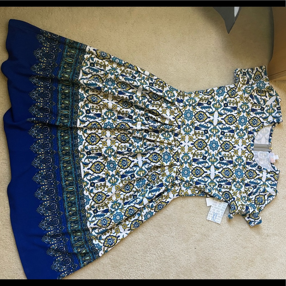 75% OFF👗 LuLaRoe Amelia Blue and White Patterned Dress. Ships SAME day